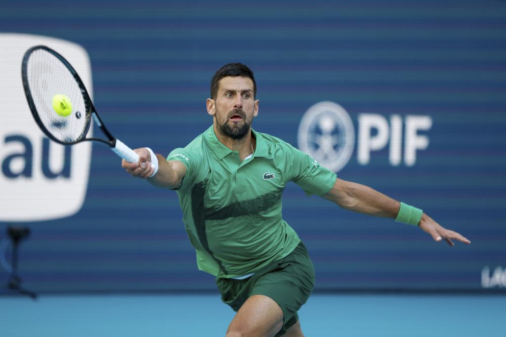 斯玛特命中8记三分，追平湖人队史替补球员三分球记录